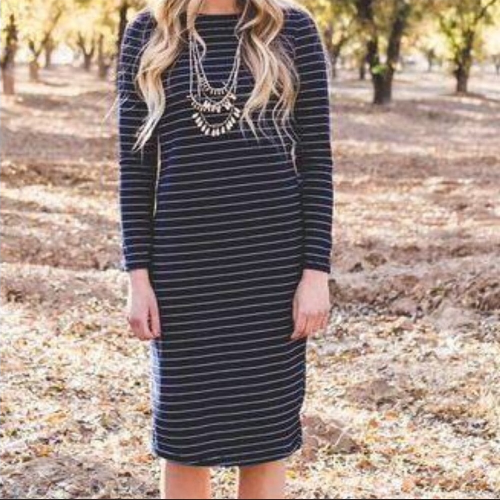 SIGN HERE SIGNATURE CLOTHING • Navy Blue & White Striped Long Sleeve Dress